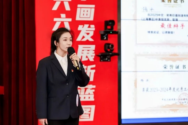 1780362775374431.jpg 杨冰3.jpg
